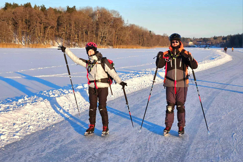 Stoccolma: Pattinaggio nordico per principianti su un lago ghiacciatoStoccolma: pattinaggio nordico su ghiaccio per principianti su un lago ghiacciato