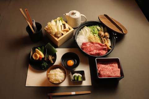 Osaka: Sumo Show with Halal Sukiyaki Group Sumo Show with Halal Sukiyaki set