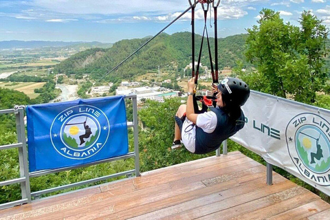 Depuis Tirana : Aventure en tyrolienne à Petrela avec transport