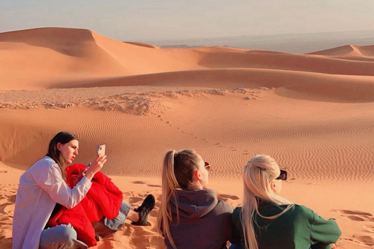 Riyadh: Red Sands Dunes Tour with Camel Ride & Snacks