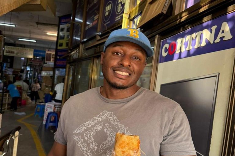 Kampala: Guided Walking Tour with Local Food Buffet