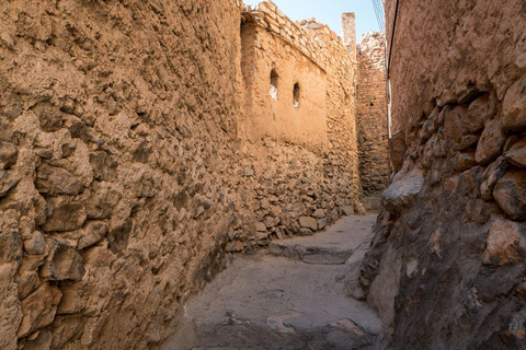 Muscat: Nizwa Fort and Old Al Hamra Village Full-Day Tour