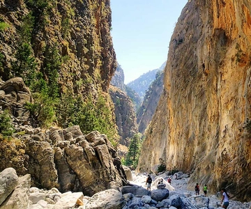 From Chania/Rethymno: Samariá Gorge Guided Hike with Pickup
