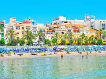 Tour in Sitges ( Bcn): Cultural diversity, tapas and beach