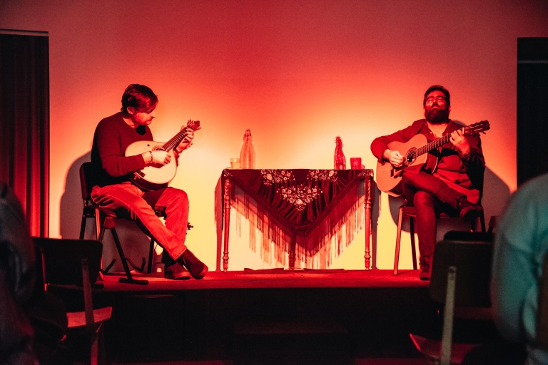 Porto: Einzigartiges Live-Fado-Konzert mit PortweinPorto: Einzigartige Live-Fado-Konzert mit Portwein