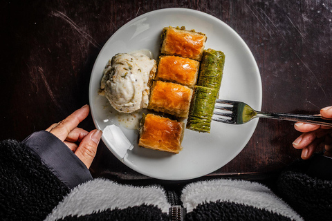 Istanbul: Baklava Backstreets Food Tour with 12+ Tastings