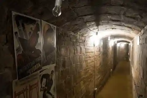 Тортоса: бомбоубежище № 4 и экскурсия по местам гражданской войны