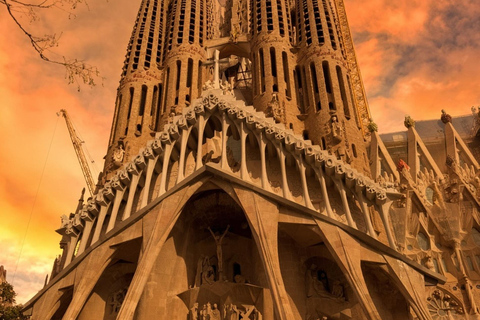 Barcelona: Sagrada Familia Skip-the-Line Guided Tour
