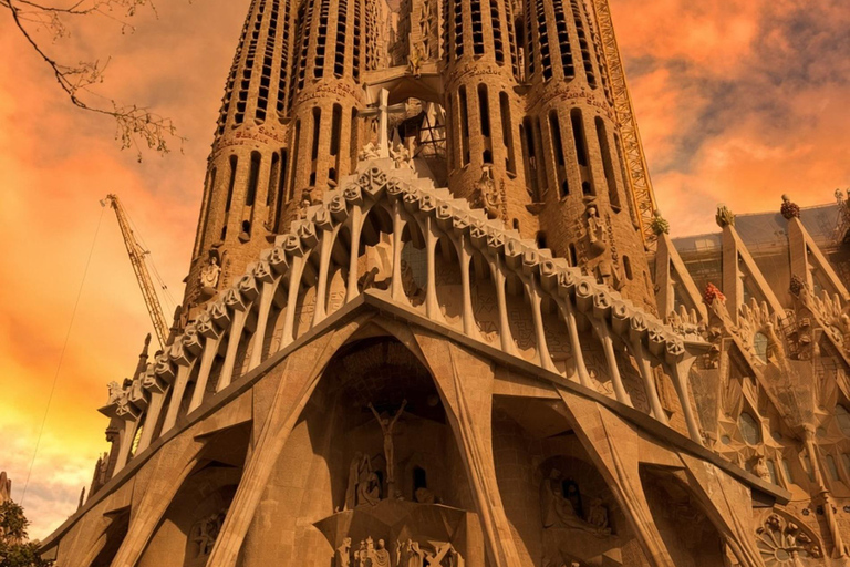 Barcelona: Sagrada Familia Skip-the-Line Guided Tour
