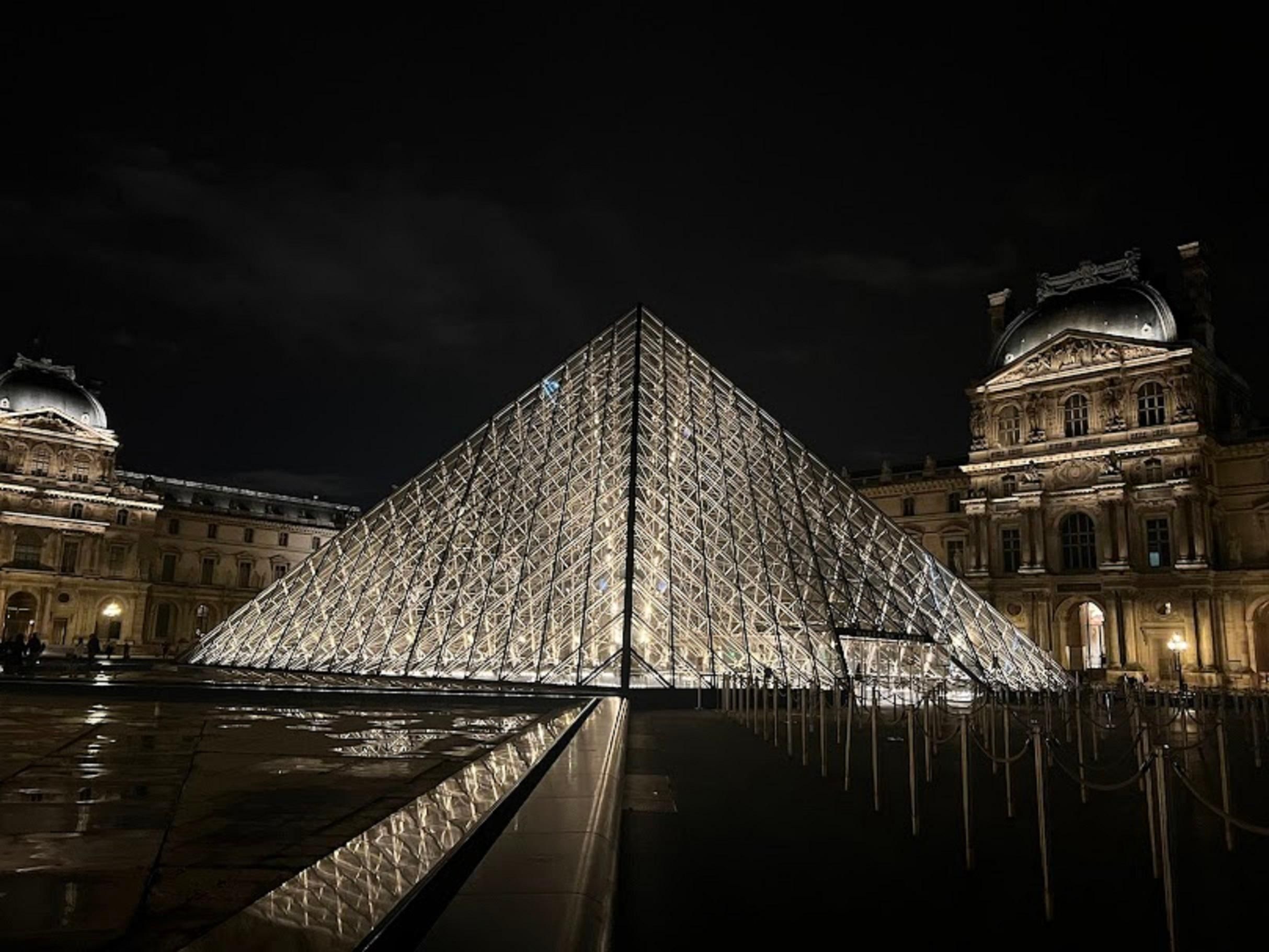 Paris: Führung in PORTUGUESISCH im Louvre - halbprivat