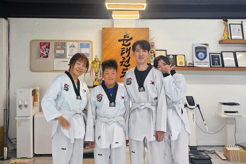 Traditional Taekwondo Lesson in Seoul: From Basic to Combat C. Local Taekwondo