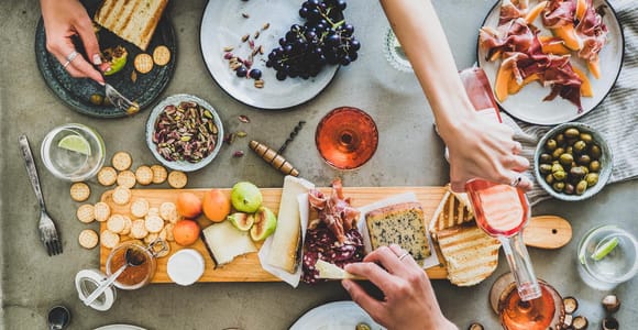 Alicante: Food Walking Tour with Wine Tasting and Tapas