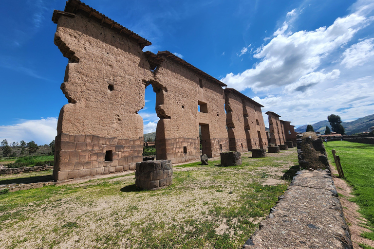 Sightseeing Bus from Cusco to Puno with Guided Stops & Lunch Basic