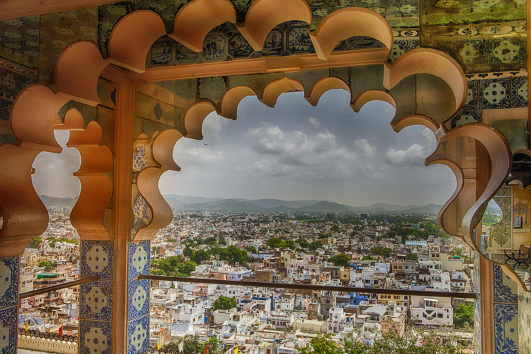 Udaipur: Stadspaleis, Jagdish Tempel en Lake Pichola Tour