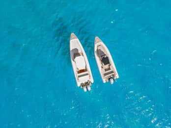 Private VIP boat tour in cyclades