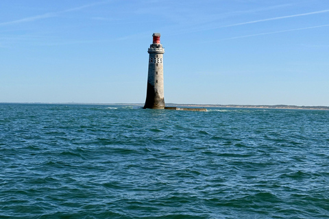 Les Sables d'Olonne: Guided Tour to the Phare des Barges Narrated Tour of the Phare des Barges Lighthouse – Les Sables-d'Olonne