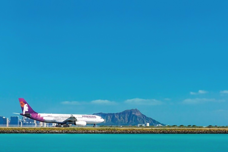 Hacia/desde Waikiki: traslado privado al aeropuerto de HonoluluDesde el aeropuerto hasta los hoteles de Waikiki (hasta 14 personas)