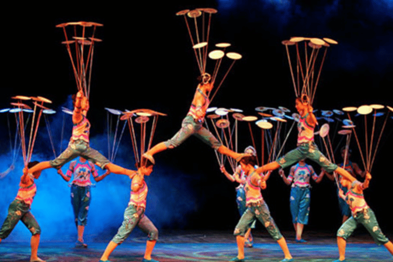 Pechino: Spettacolo di acrobazie del Teatro Rosso che mostra la cultura cinese