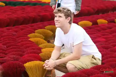 Hanoi's artisan trail:Incense Village,Hat,Lacquer & Train St