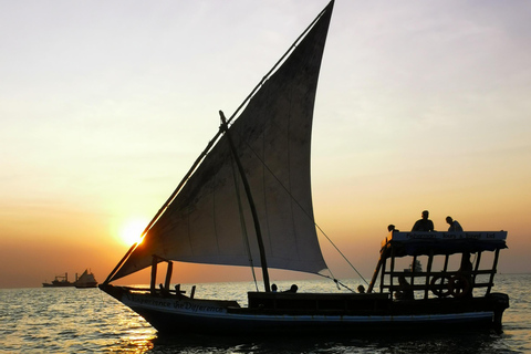 3 ore di crociera in dhow al tramonto a Zanzibar