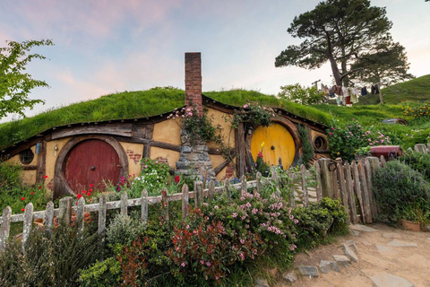 LOTR Tour) Wioska Hobbiton z Błękitnym Źródłem