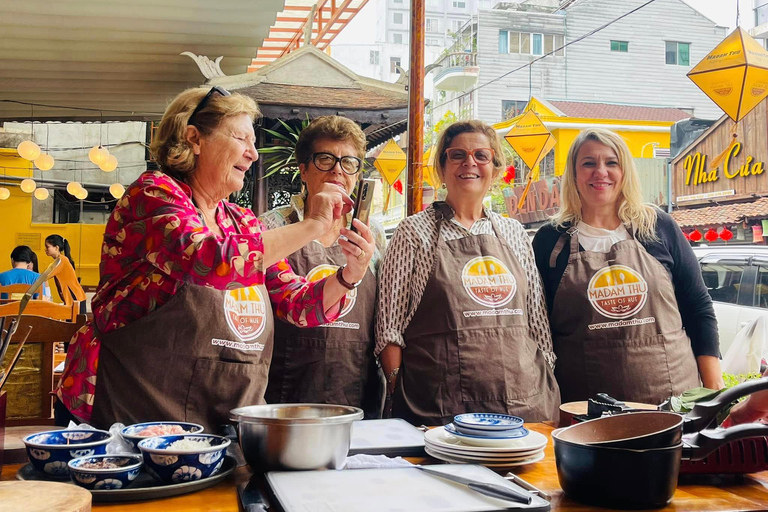 顺化市：顺化牛肉面工作坊 - 顺化传统美食之旅顺化牛肉面汤烹饪工作坊和当地市场之旅