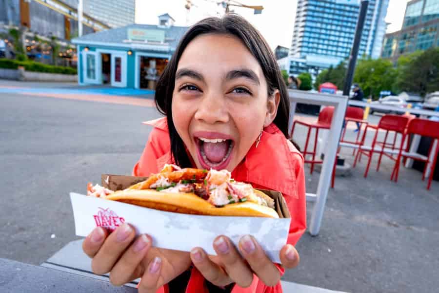 Halifax: Foodtour am Hafen mit Hummerbrötchen. Foto: GetYourGuide Halifax: Foodtour am Hafen mit Hummerbrötchen. Foto: GetYourGuide