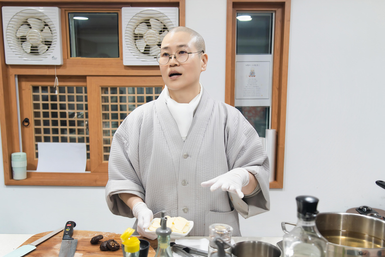 Seoul: Korean Buddhist Temple Food Cooking Class With a Monk