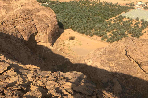 AlUla: Hegra & Elephant Rock Guided Family Experience