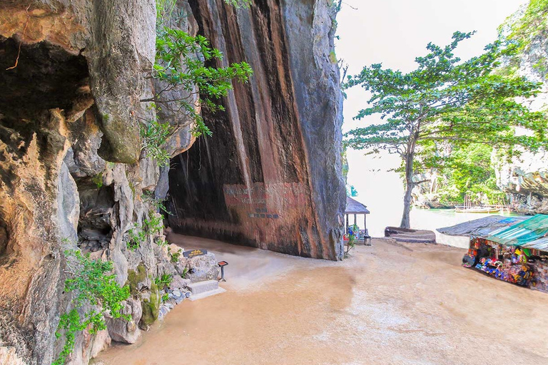 Phuket: James Bond eiland per grote boot met zeegrot kanoënPhuket: James Bond-eiland per grote boot met kanovaren in zeegrotten