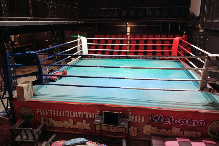 Phang-nga: Khao Lak Boxningsstadion Muay ThaiSittplats vid ringside