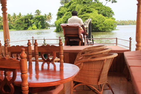 From Kochi: 6-Day Kerala Tour with Houseboat Stay