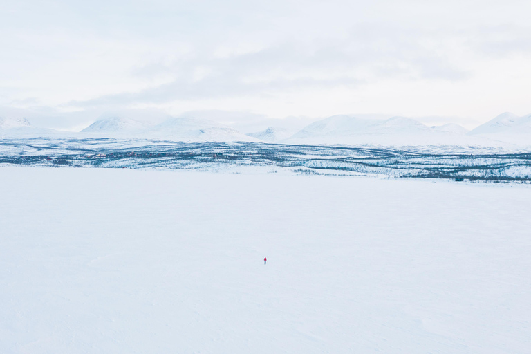 Abisko : Excursion de pêche sur glace dans l'Arctique au lac Torneträsk