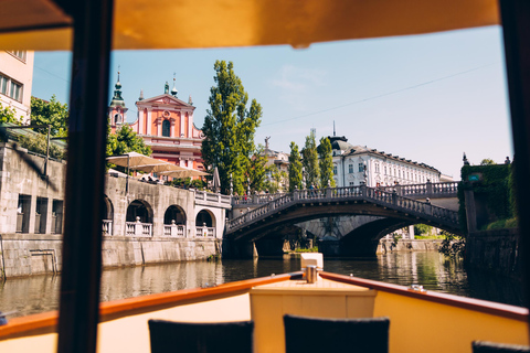 Ljubljana: Christmas Boat Cruise with Mulled Wine or Tea