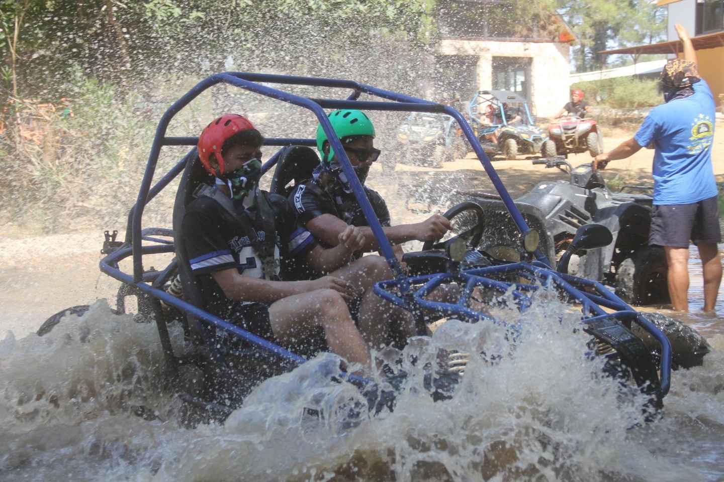 森林越野车探险之旅:含酒店接送服务