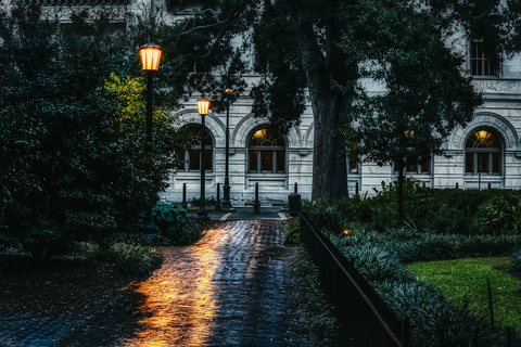 Savannah: Ghosts and Gravestones Tour met toegang tot Low HouseSavannah: Ghosts and Gravestones Tour met toegang tot het lage huis