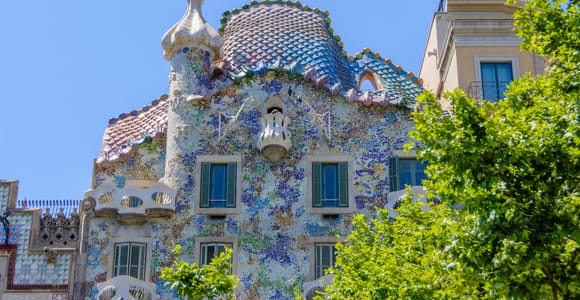 From Costa Brava: Barcelona Bus Tour of Antoni Gaudí&#39;s Works