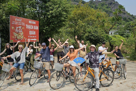 Depuis Hanoi : Ninh Binh - Trang An - Grottes de Mua - Déjeuner et busAu départ de Hanoi : Découvrez la beauté de Ninh Binh - Excursion d&#039;une journée