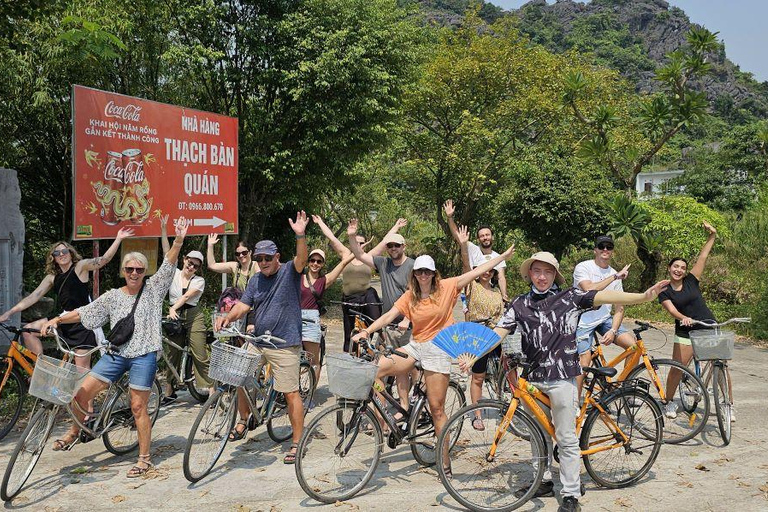 Depuis Hanoi : Ninh Binh - Trang An - Grottes de Mua - Déjeuner et busAu départ de Hanoi : Découvrez la beauté de Ninh Binh - Excursion d&#039;une journée