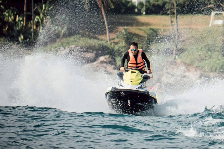 Phuket: Jet Ski Tour Patong Beach with 9 Check-in Points Have fun with a trip to 9 check-in points on Phuket Island.
