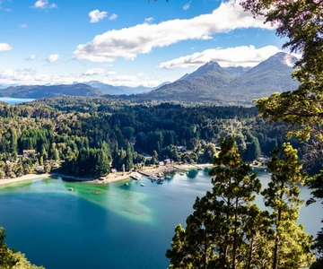 Villa la Angostura and its Natural Surroundings