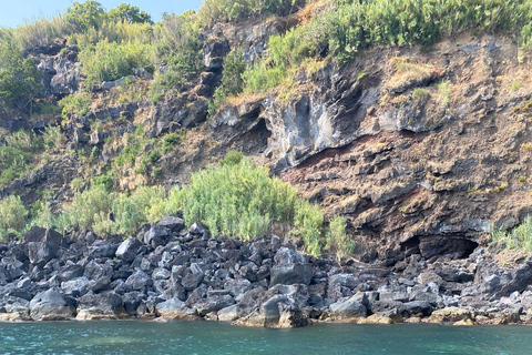 Excursión de snorkel a las cuevas en barco