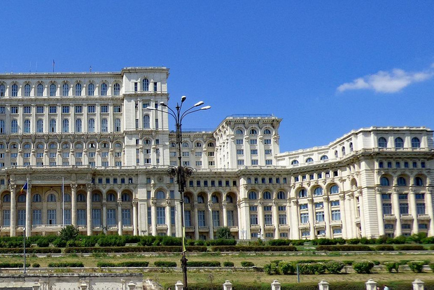Tour guidato in spagnolo al Palazzo del Parlamento di Bucarest
