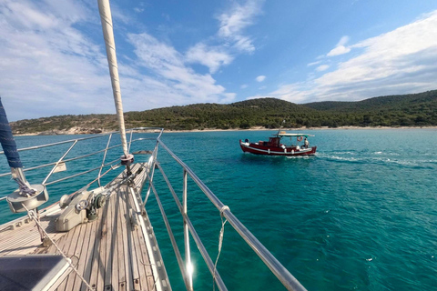 Athens: Full-Day Private Sailing Trip with Meal & Drinks Daily sailing cruise from Athens with food and drinks