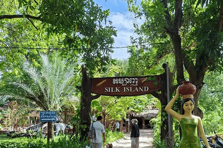 Phnom Penh: Silk Islands, Mekong River Life & Golden Temple Afternoon: Private Tour by Tuk-Tuk -English-Speaking Driver