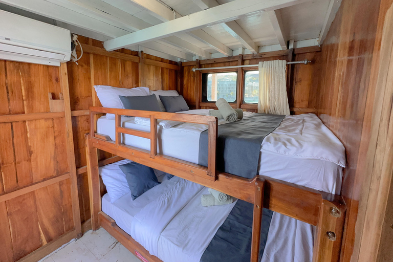 Wonderful Komodo National Park 2-Day Boat Tour