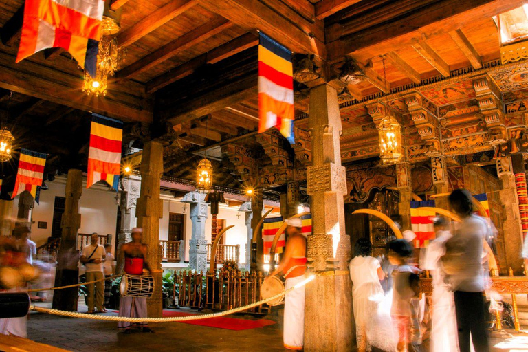 The Ambuluwawa & Kandy`s Best Spot Guide Tuk Tuk Experience