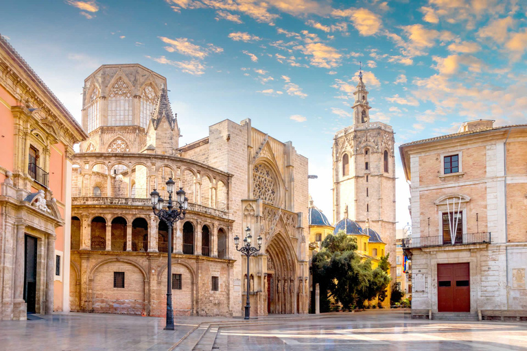 Valencia Old Town Walking Tour – English at 10:00 AM & 2:00 PM French at 12:00 PM