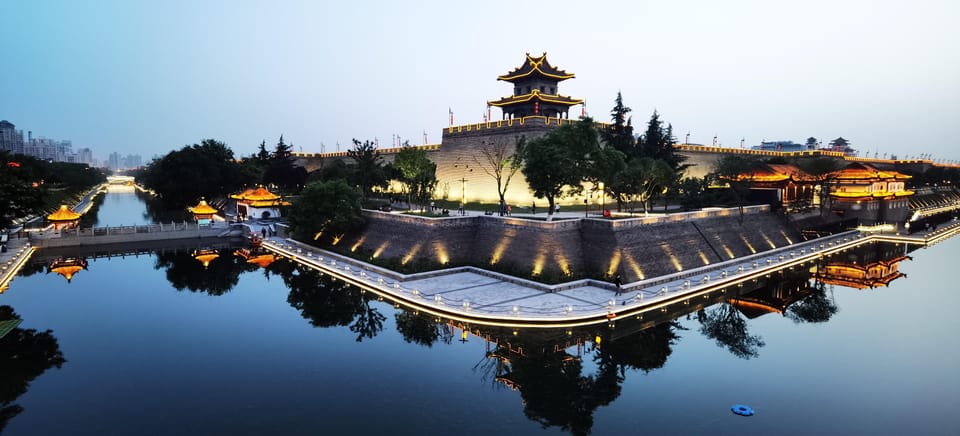Xi'an, guerriers en terre cuite privés à temps plein et mur de la ville - Housity