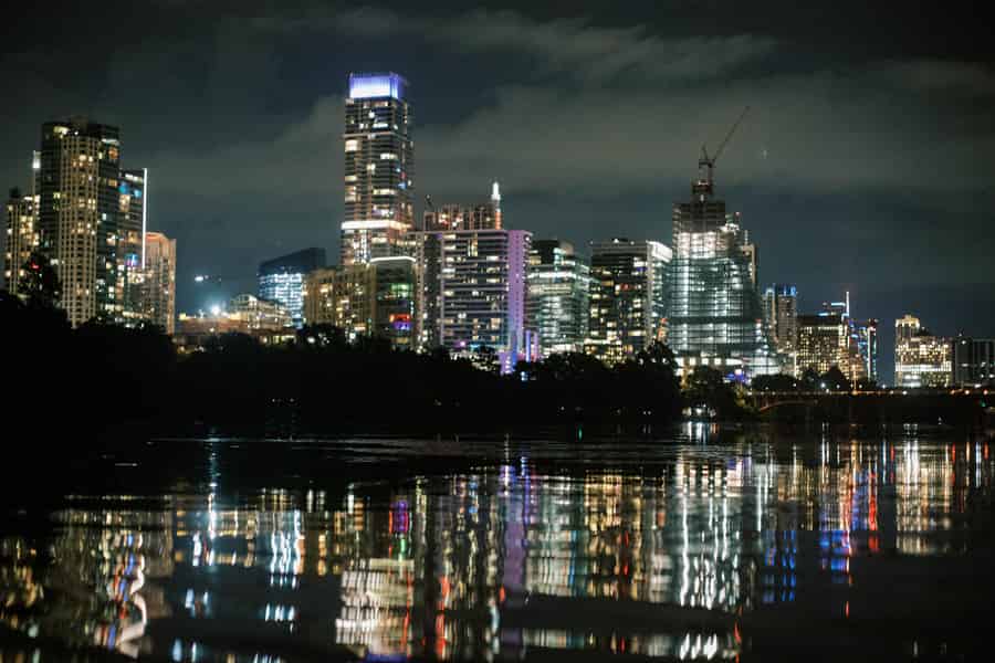 Austin: Lady Bird Lake Nacht-Paddleboard-Tour. Foto: GetYourGuide